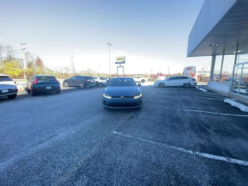 Used 2025 Volkswagen Jetta SE image 15