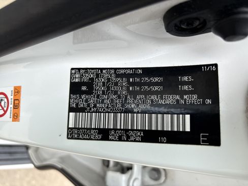 Used 2017 Lexus LX 570 4WD w/ Luxury Package image 37