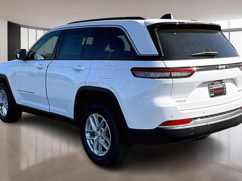 New 2026 Jeep Grand Cherokee Laredo image 3