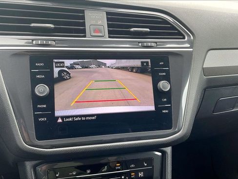 Used 2024 Volkswagen Tiguan SE image 21