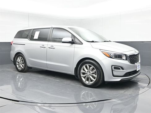 Used 2019 Kia Sedona EX image 3