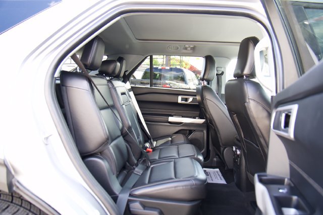 Used 2022 Ford Explorer XLT w/ Equipment Group 202A AWD/4WD image 27