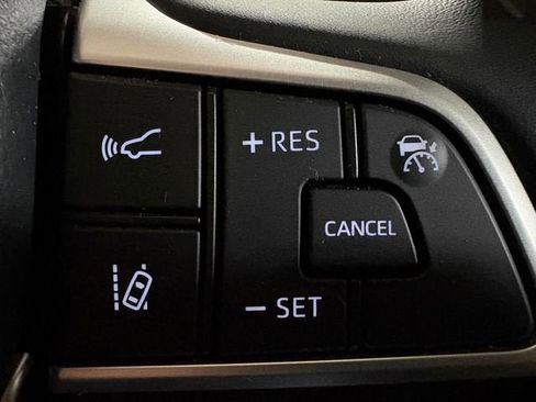Used 2023 Toyota Highlander XLE AWD/4WD image 17