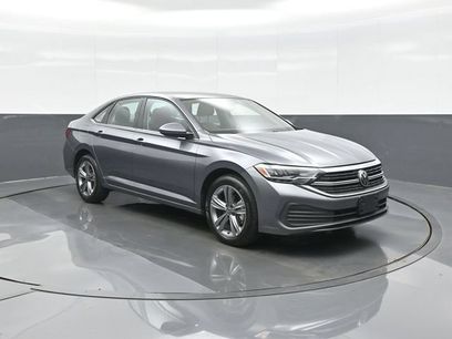 Used 2023 Volkswagen Jetta SE w/ Panoramic Sunroof Package