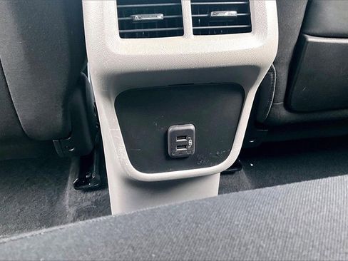 Used 2023 GMC Terrain SLE image 26