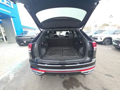 Used 2021 Volkswagen Atlas Cross Sport SE w/ Panoramic Sunroof Package image 26