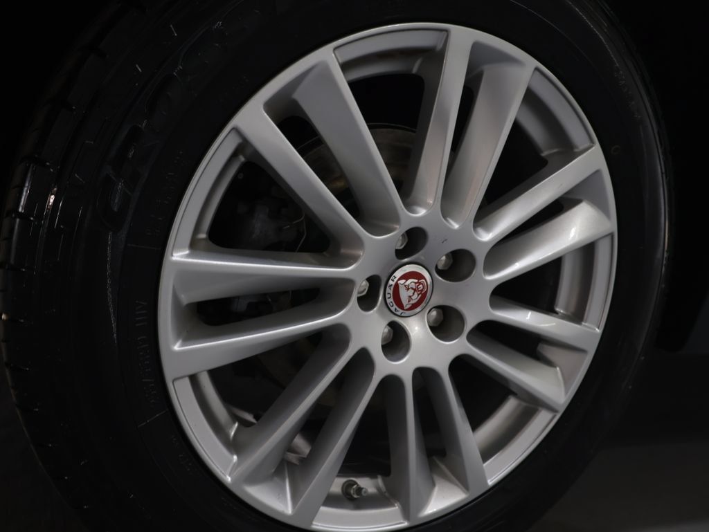 Used 2020 Jaguar F-PACE Prestige AWD/4WD image 33
