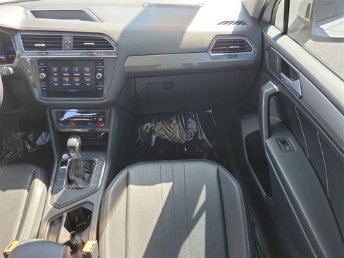 Used 2022 Volkswagen Tiguan SE image 16