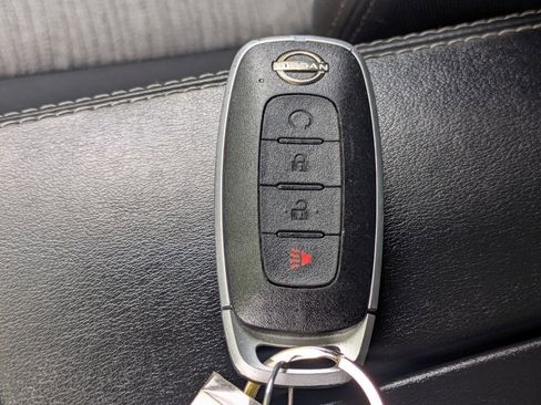 Used 2023 Nissan Rogue SV FWD image 28