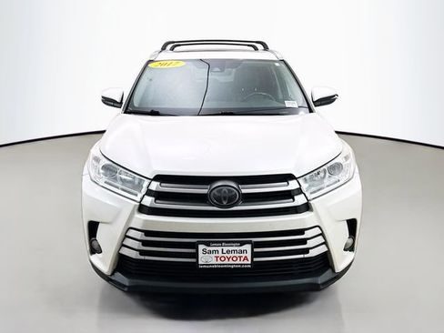 Used 2017 Toyota Highlander XLE FWD image 2