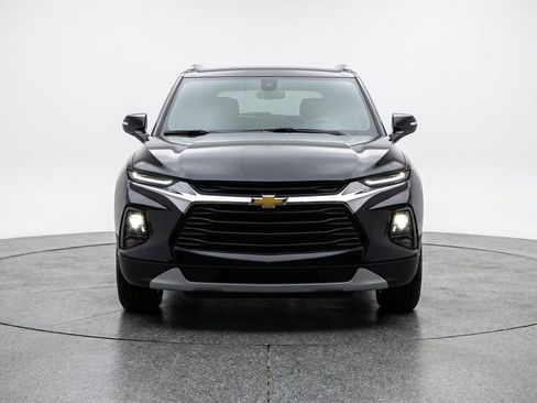 Used 2025 Chevrolet Blazer LT FWD image 2