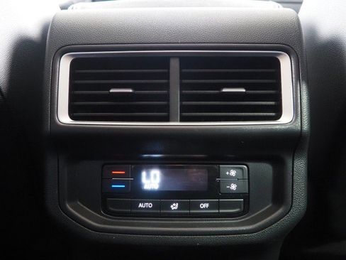 Used 2025 Volkswagen Atlas SE w/ Panoramic Sunroof Package FWD image 25