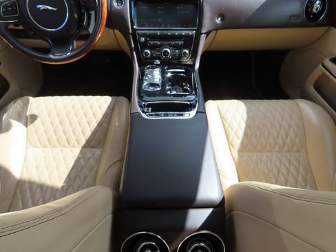 Used 2019 Jaguar XJ L Portfolio image 9