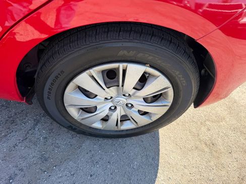 Used 2013 Toyota Yaris L FWD image 27