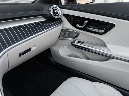 Used 2025 Mercedes-Benz CLE 53 AMG 4MATIC Cabriolet image 28