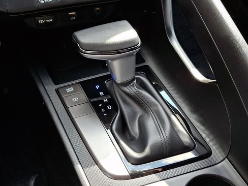 Certified 2025 Hyundai Elantra Sport FWD image 14