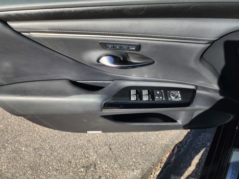 Used 2022 Lexus ES 300h w/ Premium Package image 17