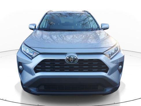 Used 2019 Toyota RAV4 XLE image 2