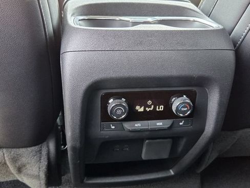 Certified 2025 Chevrolet Traverse High Country FWD image 16