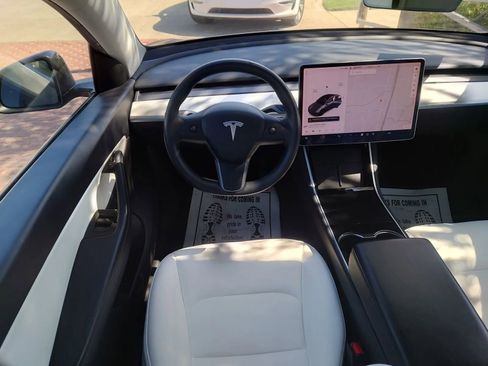 Used 2020 Tesla Model Y Long Range image 16