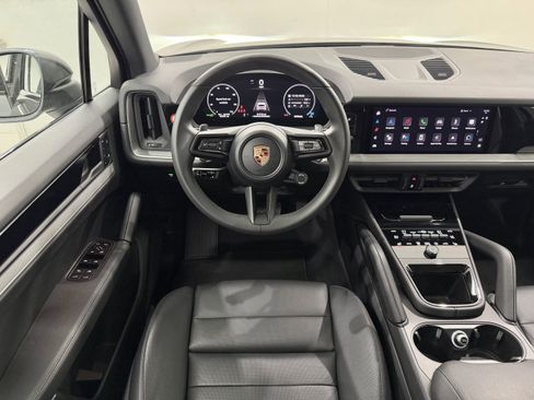 Certified 2025 Porsche Cayenne image 24