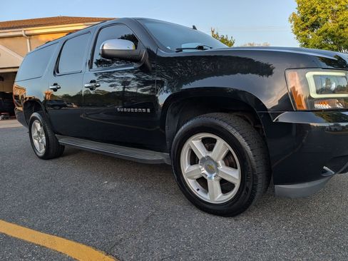 Used 2008 Chevrolet Suburban LT image 8