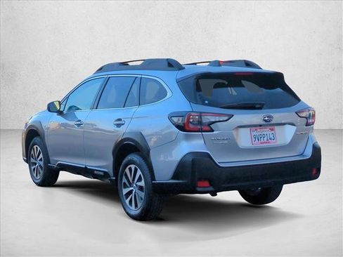 Certified 2025 Subaru Outback Premium image 8