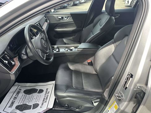 Certified 2022 Volvo S60 B5 Momentum w/ Premium Package image 15