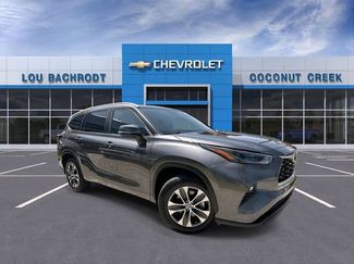 Used 2024 Toyota Highlander XLE FWD video 1