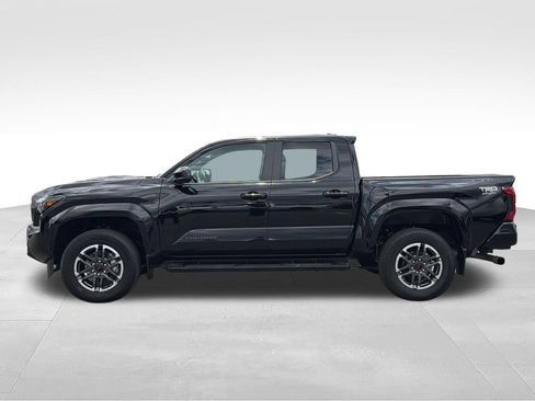 Used 2024 Toyota Tacoma TRD Sport AWD/4WD image 4