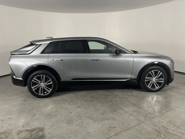 Used 2026 Cadillac Lyriq Luxury AWD/4WD image 9