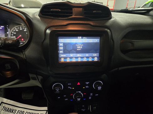 Used 2018 Jeep Renegade Latitude w/ Advanced Technology Group image 14