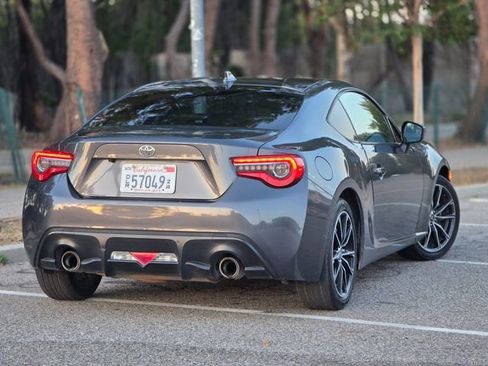 Used 2020 Toyota 86 RWD image 9