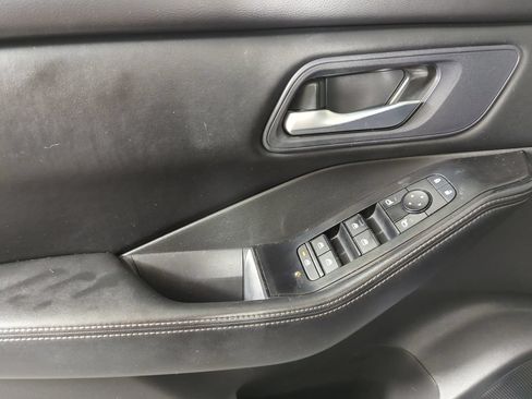 Used 2024 Nissan Rogue SV FWD image 9