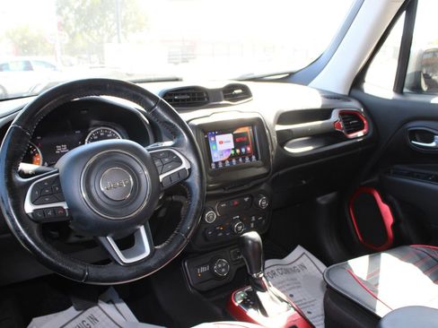 Used 2018 Jeep Renegade Trailhawk AWD/4WD image 16