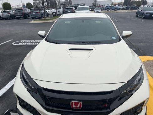 Used 2018 Honda Civic Type R image 2