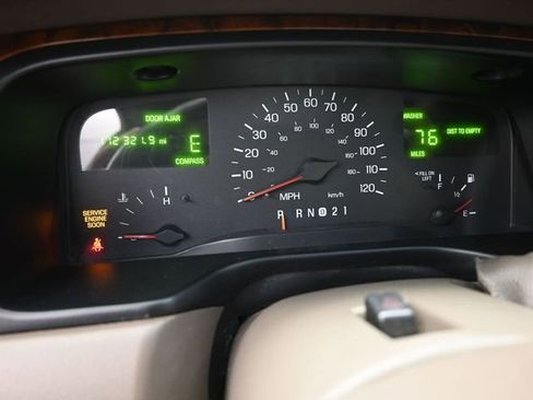 Used 1999 Lincoln Town Car Signature image 4