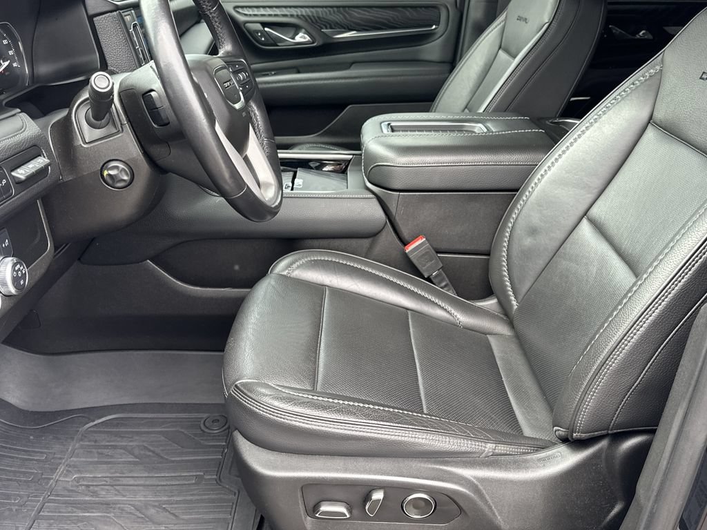 Used 2021 GMC Yukon Denali w/ Denali Premium Package AWD/4WD image 14