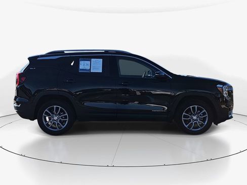 Used 2024 GMC Terrain SLT image 3