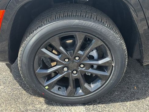 New 2026 Jeep Grand Cherokee Limited AWD/4WD image 10