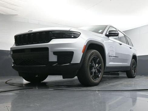 Used 2024 Jeep Grand Cherokee L Laredo AWD/4WD image 31