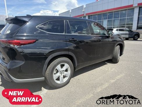 Used 2021 Toyota Highlander L FWD image 14