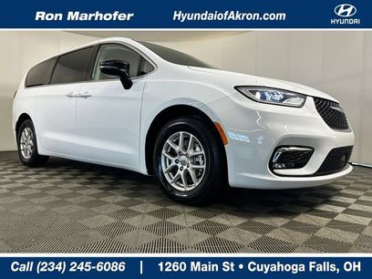 Used 2024 Chrysler Pacifica Touring-L
