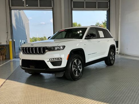 Used 2024 Jeep Grand Cherokee Limited 4xe AWD/4WD image 2