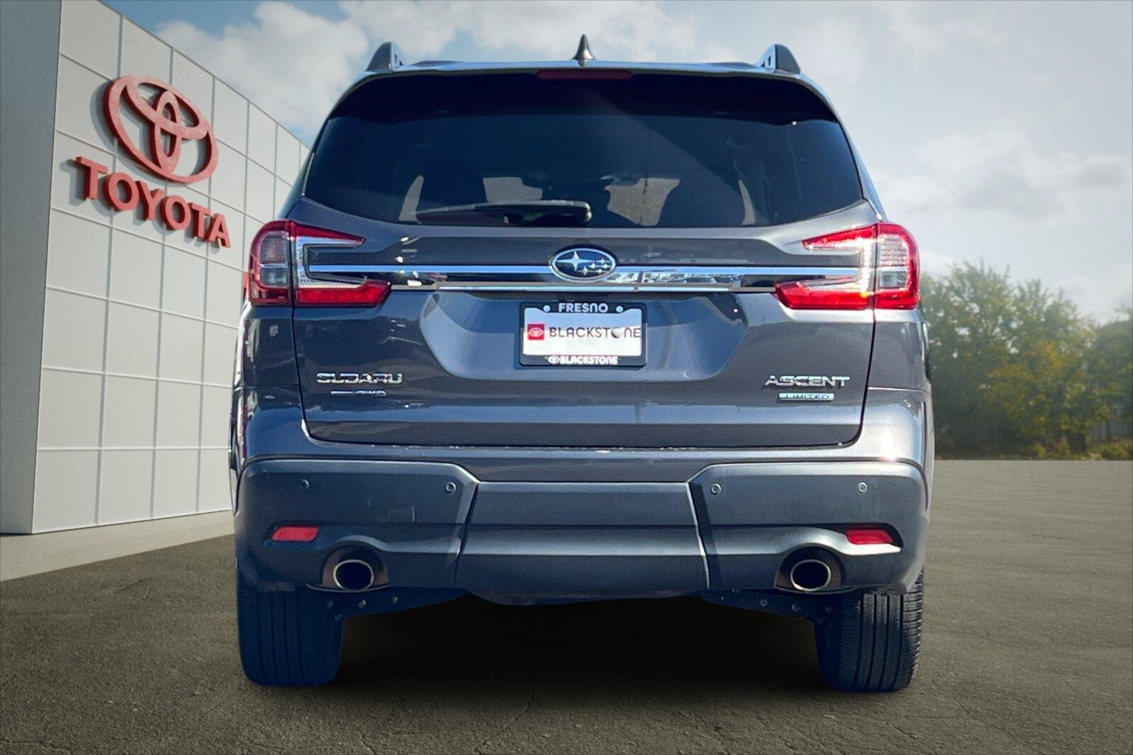 Used 2023 Subaru Ascent Limited AWD/4WD image 4