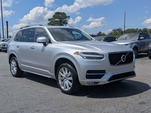 Used 2018 Volvo XC90 T5 Momentum w/ Convenience Package FWD image 3