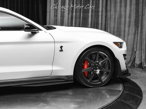 Used 2022 Ford Mustang Shelby GT500 w/ Carbon Fiber Track Pack RWD image 45