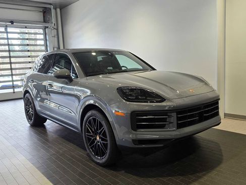 Used 2024 Porsche Cayenne S image 9