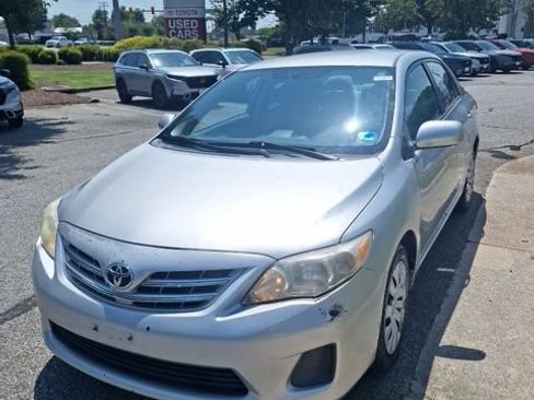 Used 2013 Toyota Corolla LE FWD image 3