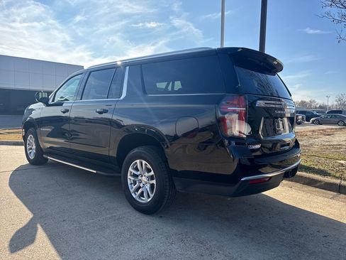 Used 2024 Chevrolet Suburban LT image 5